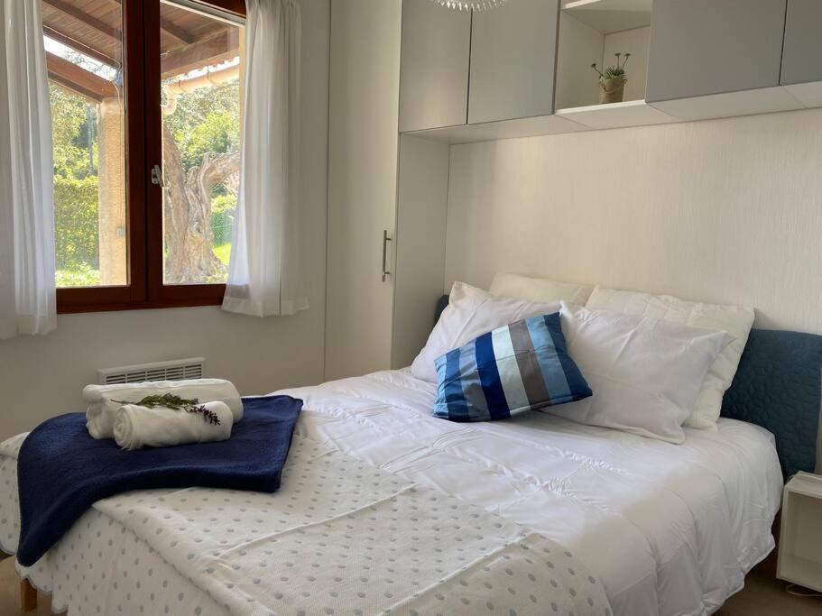 Neuve Romantique Montbrun-des-Corbieres Ngoại thất bức ảnh